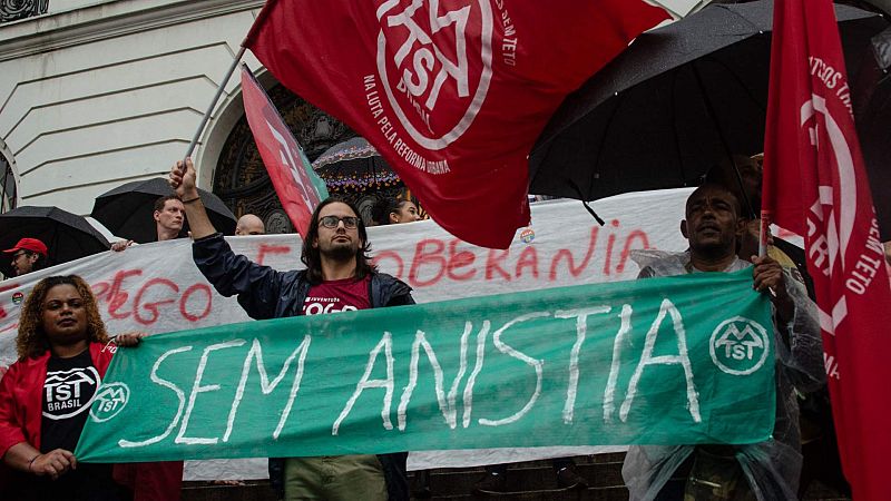 Miles de personas se manifiestan en apoyo a Lula y a la democracia en Brasil