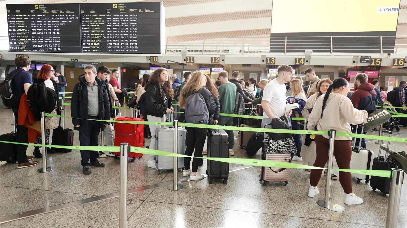 Pasajeros en el aeropuerto de Bilbao