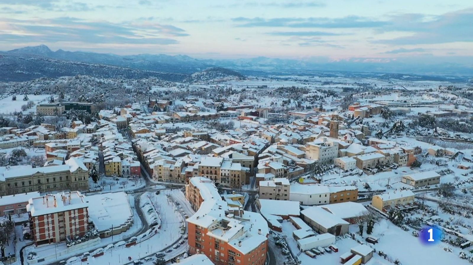 Imatge de Falset a vista de drone després de la nevada que va deixar la borrasca Filomena