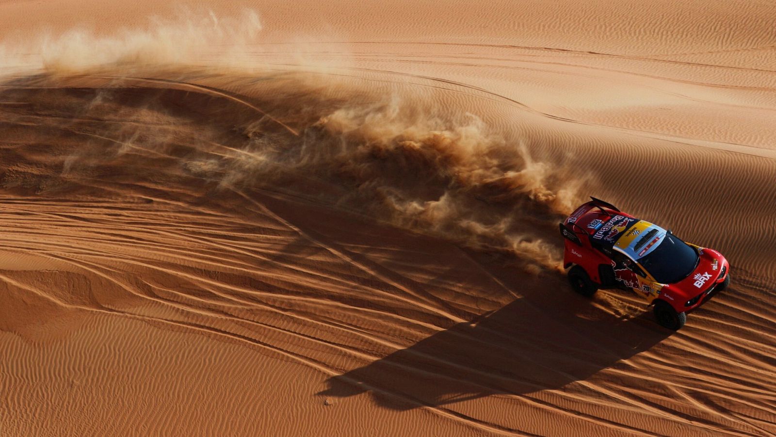 Loeb sigue haciendo historia, pero sin inquietar a Al Attiyah