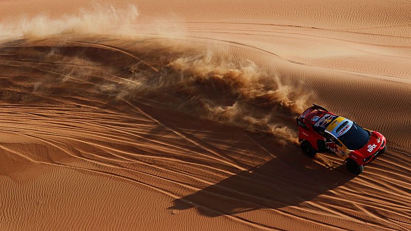 Dakar 2023, resumen de la etapa 12: Loeb sigue haciendo historia, pero sin inquietar a Al Attiyah; Price, nuevo l�der en motos