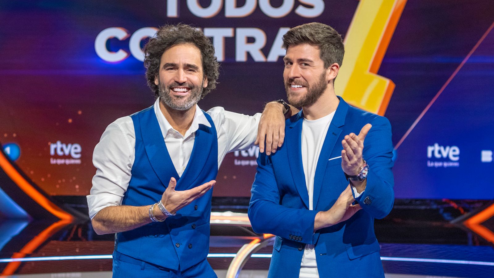 Los presentadores de 'Todos contra 1', Rodrigo Vázquez y Raúl Gómez