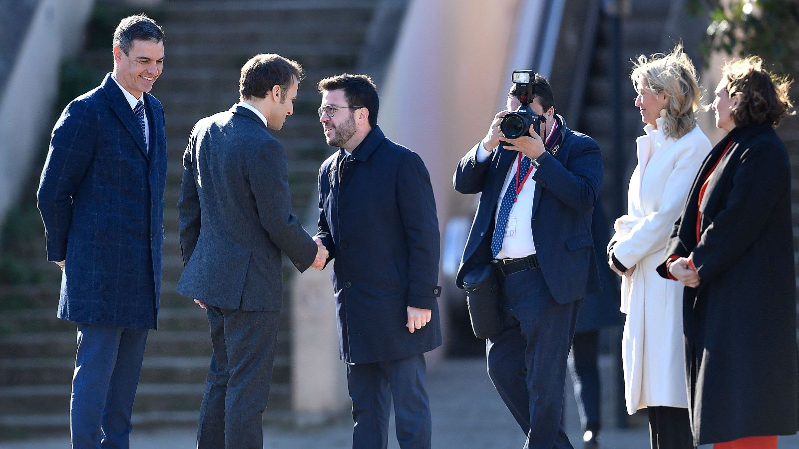 Pere Aragonès dona la benvinguda a Emmanuel Macron a l'inici de la cimera hispanofrancesa de Barcelona