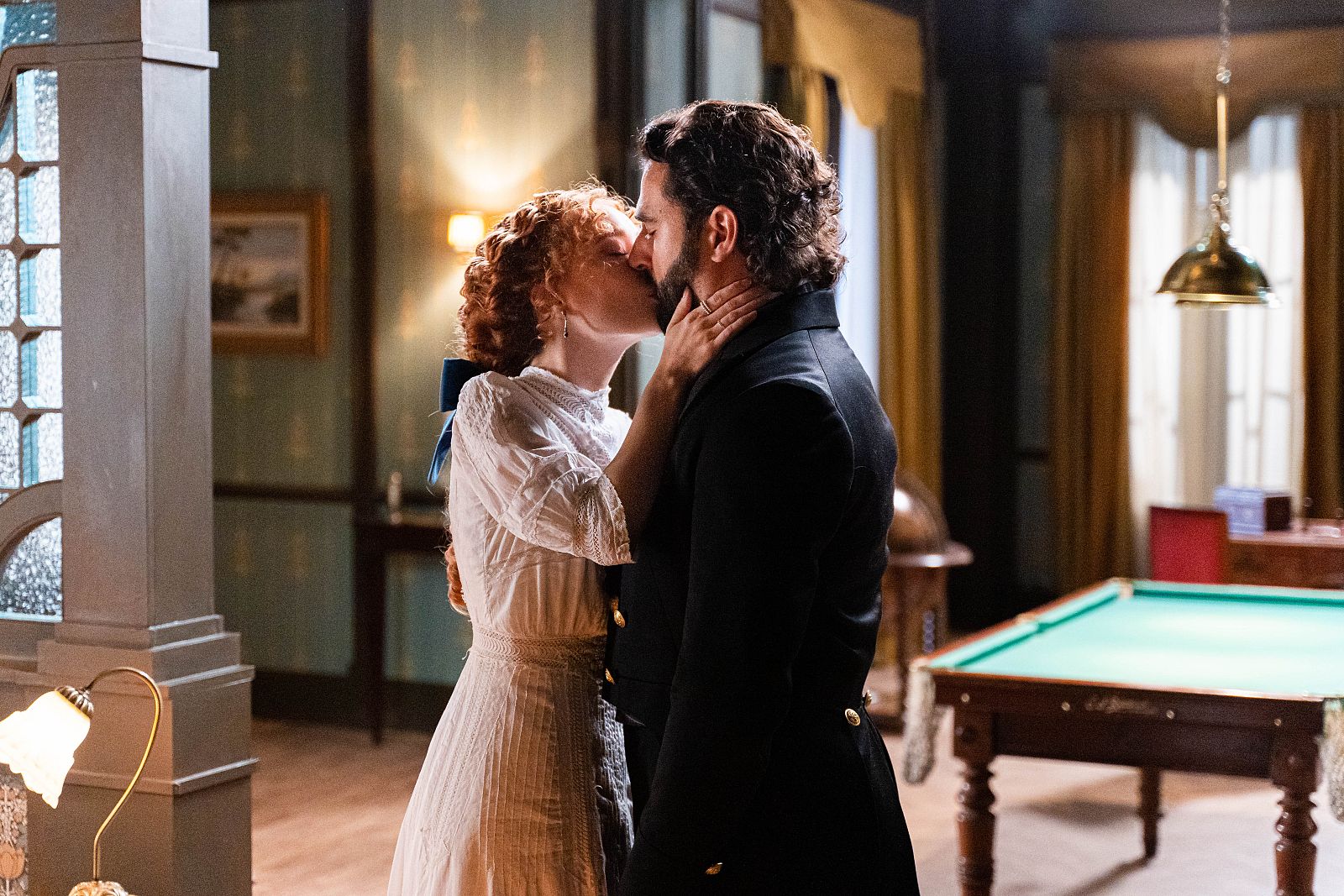 La Promesa: Leonor y Mauro se besan