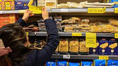 La rebaja del IVA ahorrará 60 euros a las rentas altas y solo 22 euros a los hogares más pobres, según Fedea