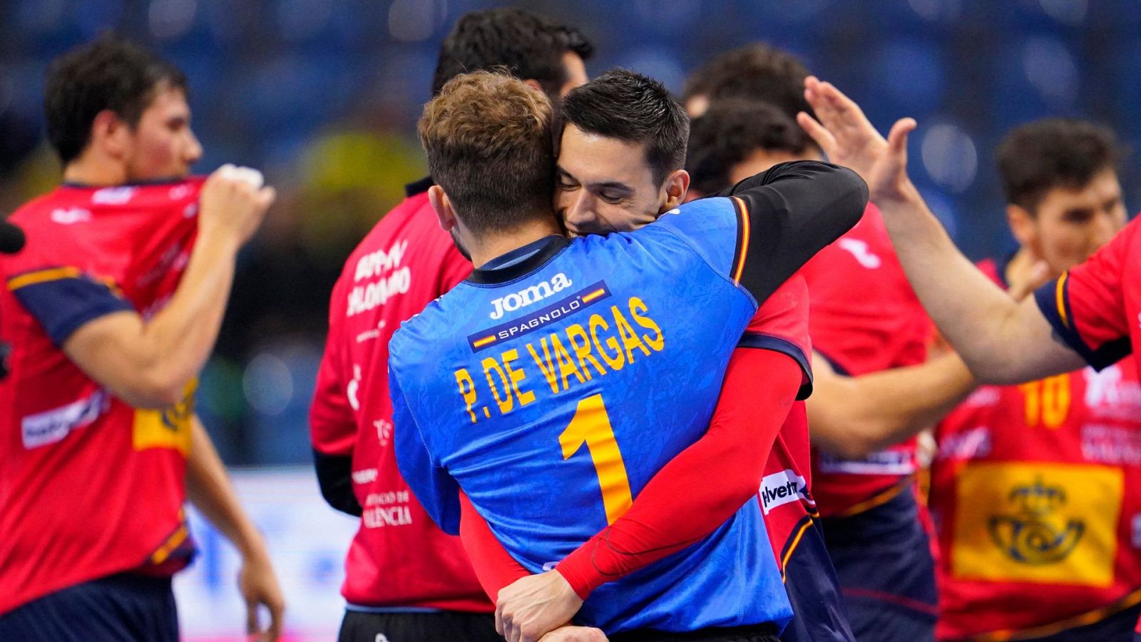 Los Hispanos celebran su primera victoria en la 'Main Round'
