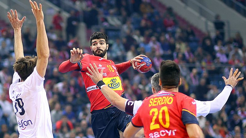 Espaa mantiene su buen nivel de juego pero pasa como segunda de grupo