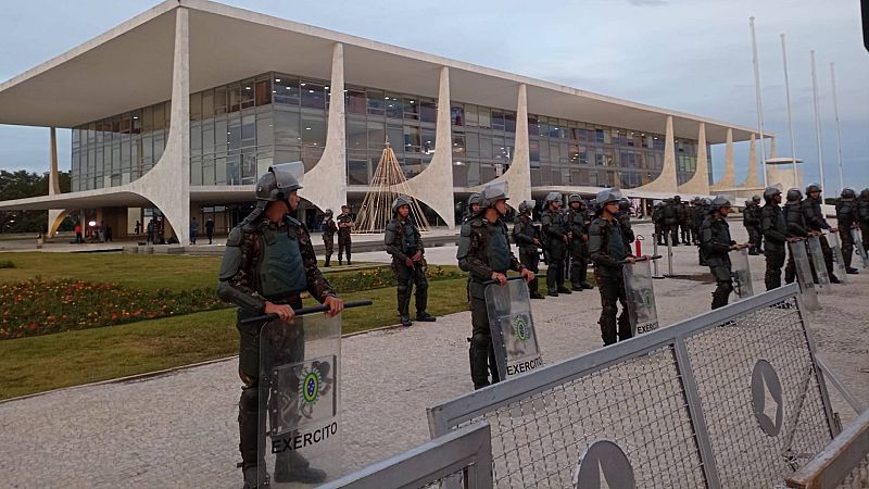 Brasil: democracia en pie tras el asalto a los tres poderes y las incógnitas del papel del Ejército