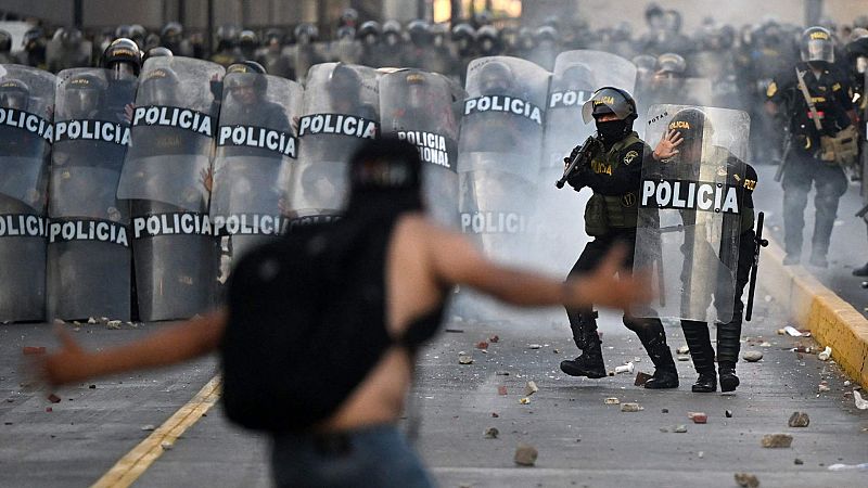 La gran marcha de Lima contra el Gobierno de Boluarte desencadena en enfrentamientos