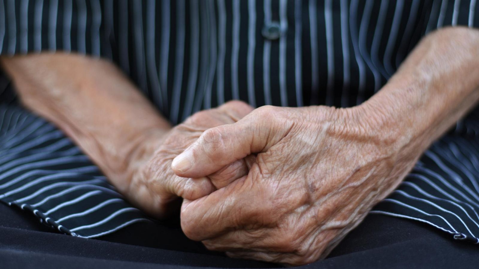 Amnistía Internacional denuncia el abandono de casos sobre las 35.000 muertes en residencias.