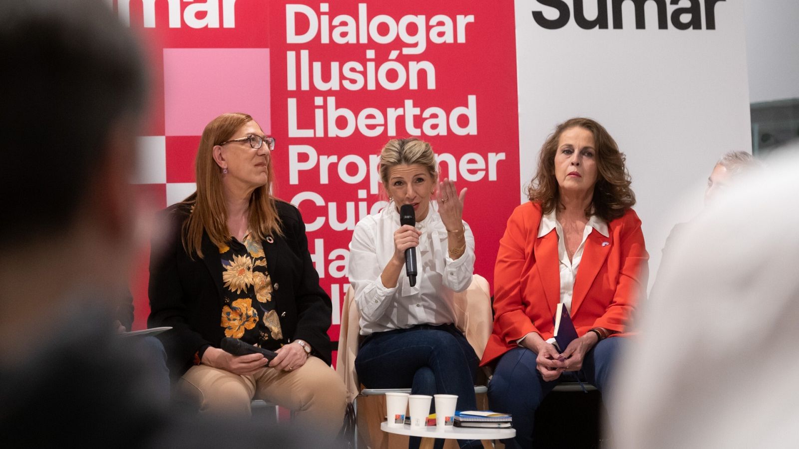 La vicepresidenta segunda del Gobierno, Yolanda Díaz (c), en un acto de su plataforma