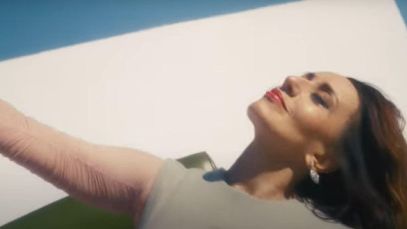 Luz Casal regresa con "Hola, qué tal".