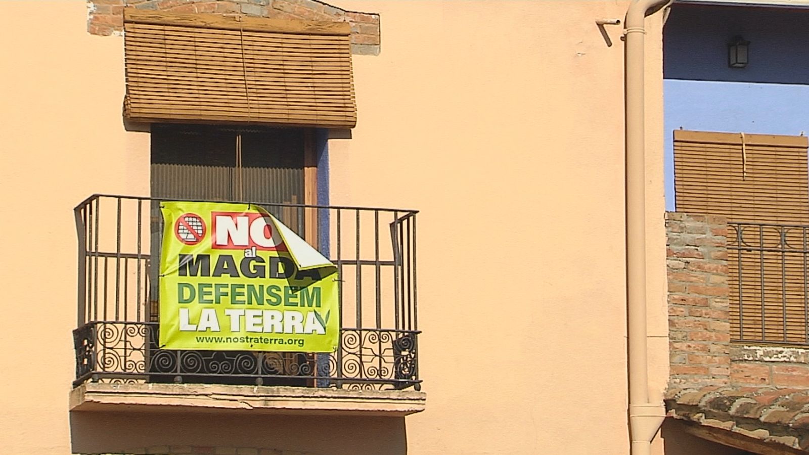 Cartel de No al Magda