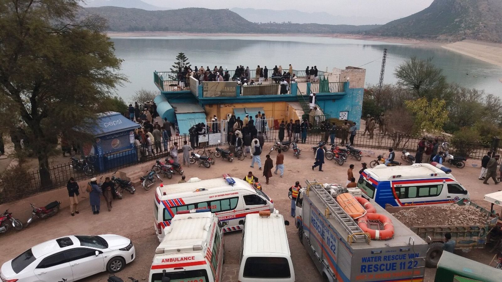 Rescate de los cuerpos en el lago Tanda Dam