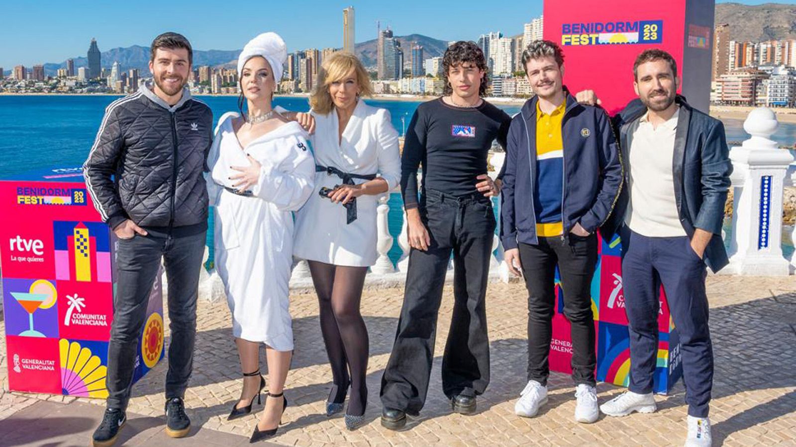 Rodrigo Vázquez, Inés Hernand, María Eizaguirre, Leo Rizzi, Miki Núñez y Aitor Albizua