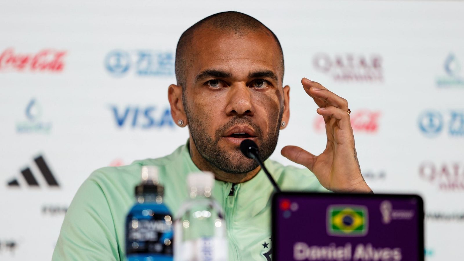 El furbolista brasileño Dani Alves durante una rueda de prensa del Mundial