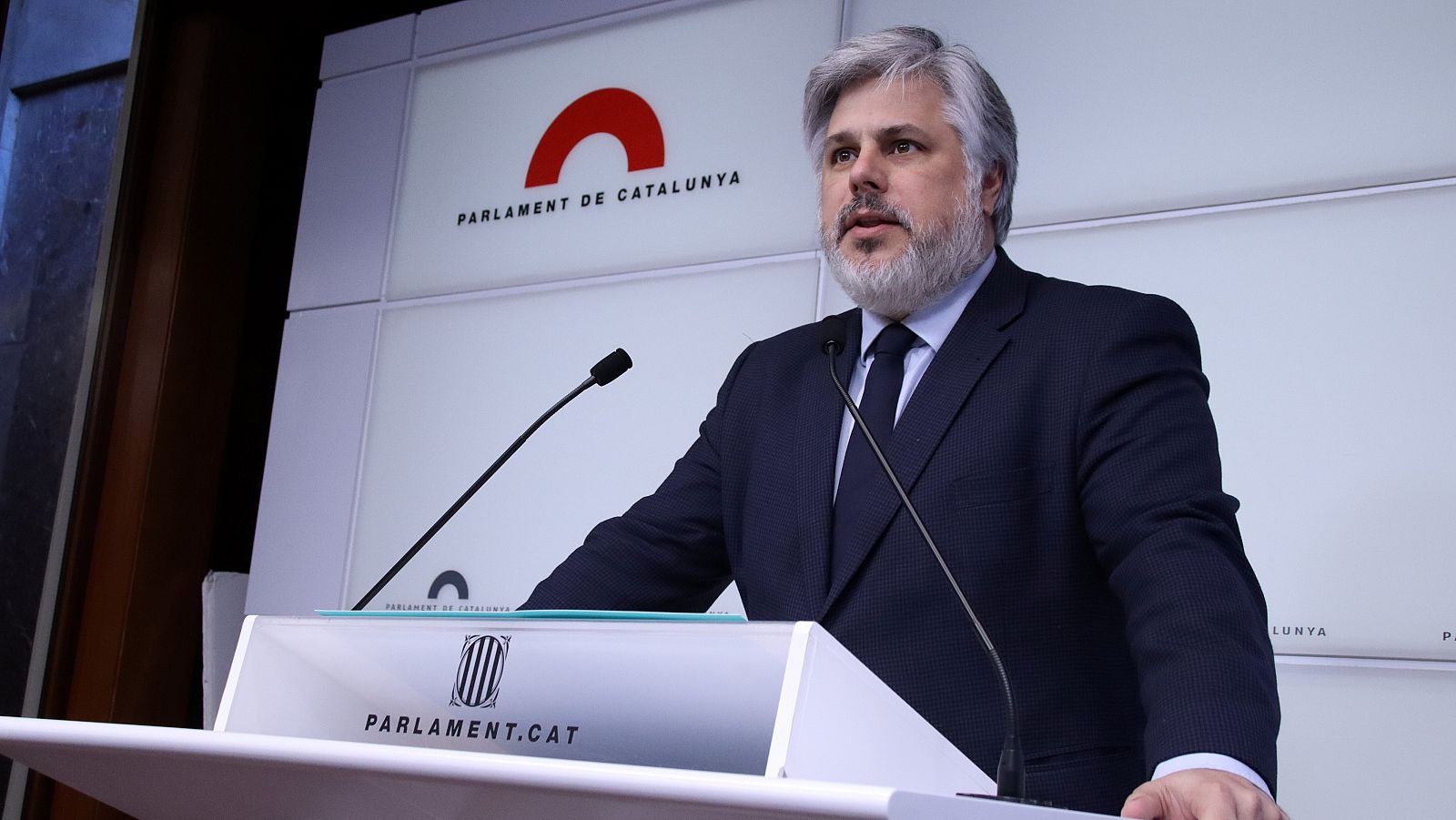 El president del grup parlamentari de JxCat, Albert Batet, durant una roda de premsa