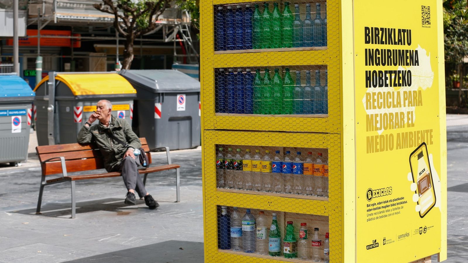 Poner el foco en el exceso del plástico y el reciclaje es una "distracción" en la acción climática, según Escrivà