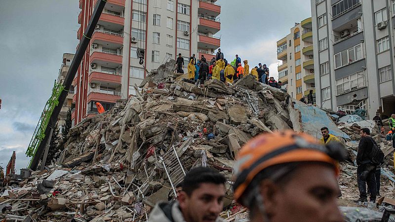 Dos fuertes terremotos dejan más de 3.700 muertos y al menos 14.000 heridos en Turquía y Siria
