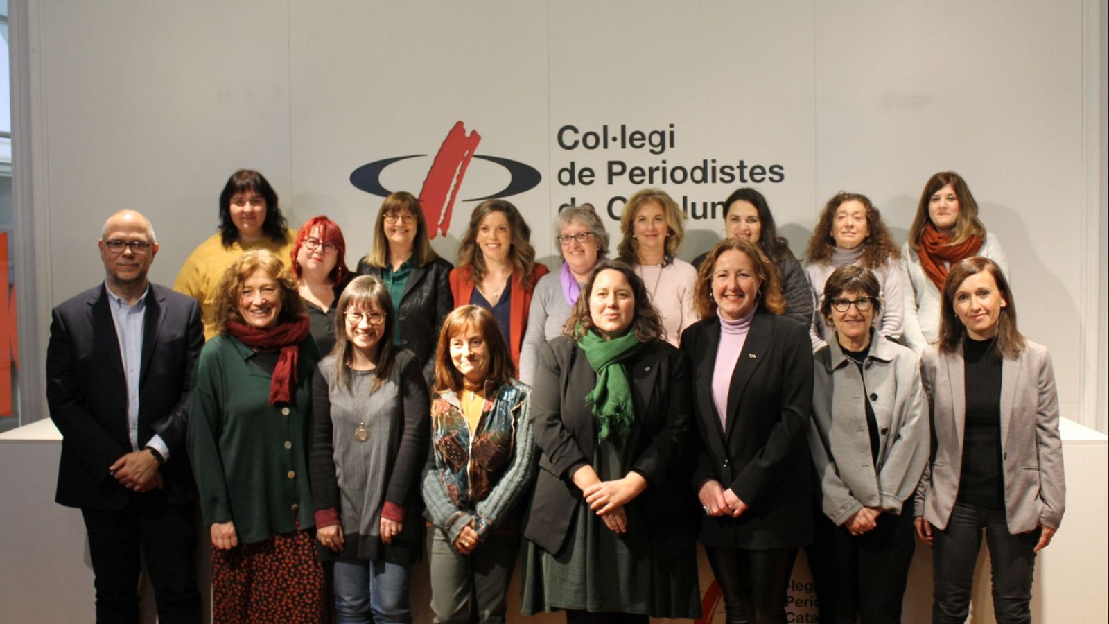Foto de família de la presentació dels criteris contra la violència masclista
