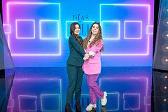 Estirando el chicle: quiénes son las dos mujeres con el podcast más escuchado de España