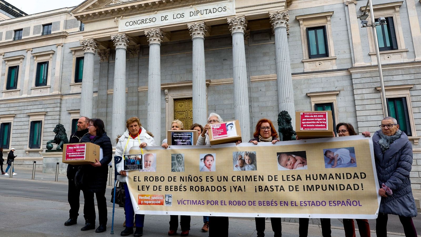 Organizaciones de familias piden con 80.000 firmas desbloquear en el Congreso la ley de 'bebés robados'