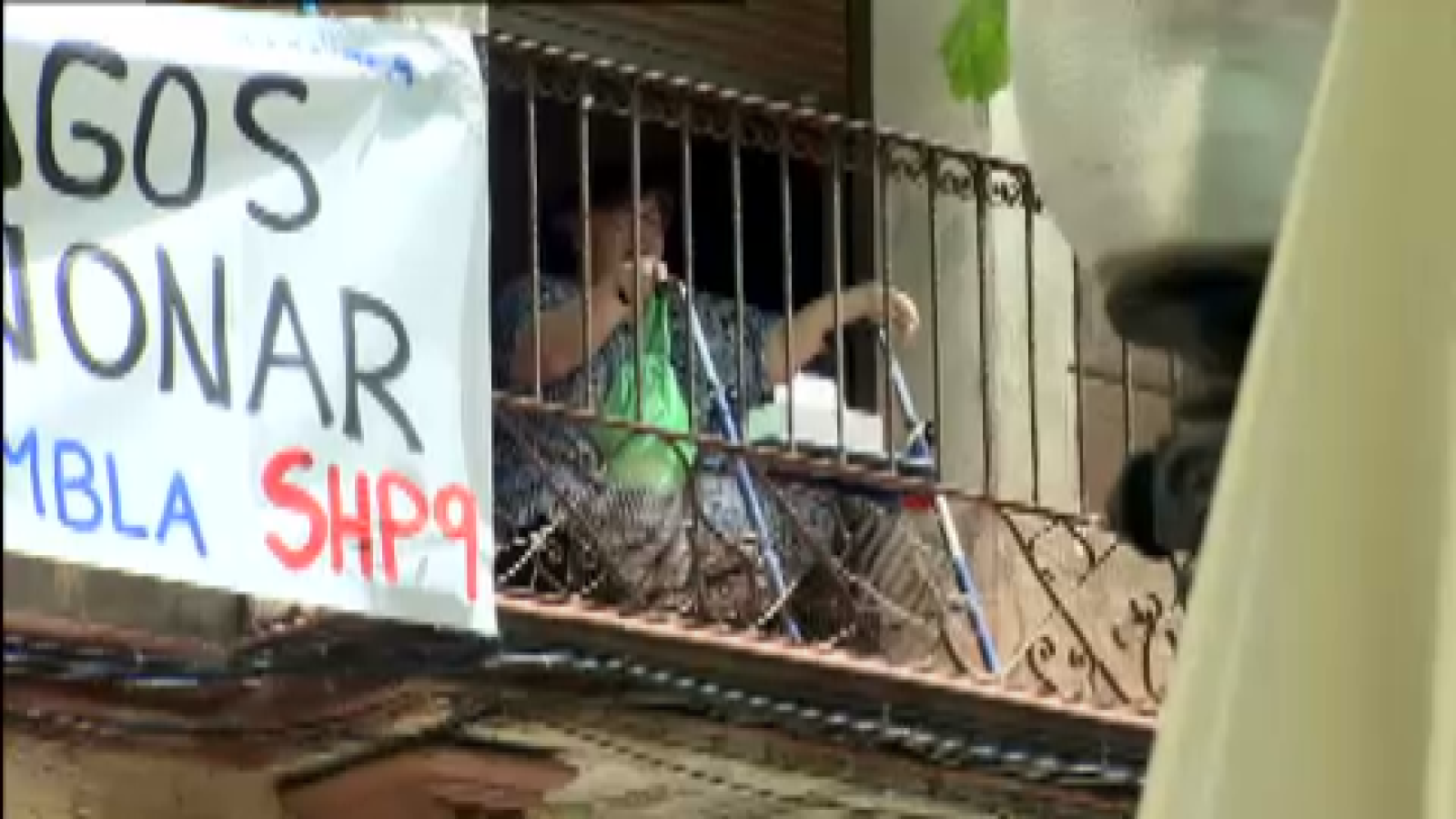 Desnonament a un pis del barri del Poble Nou, a Barcelona, en juny del 2021