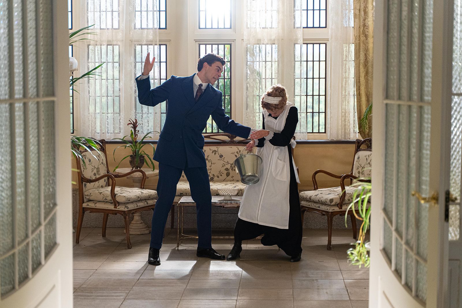 La Promesa: Curro a punto de pegar a Jana