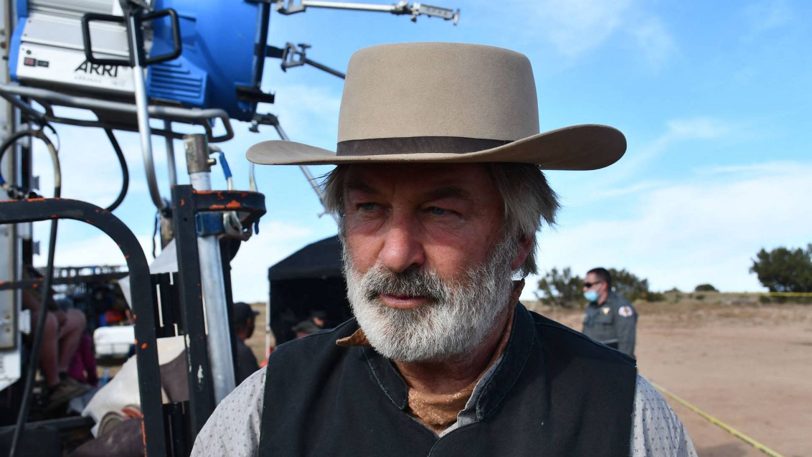 La familia de Halyna Hutchins demanda a Alec Baldwin por negligencia