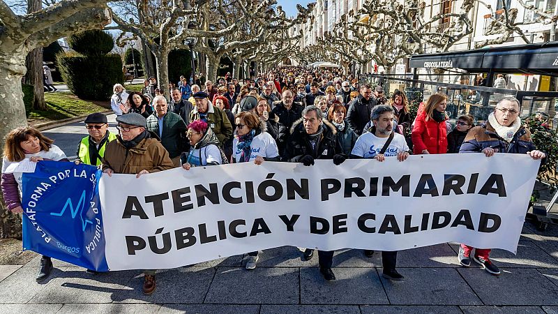 Miles de personas se manifiestan en Burgos en defensa de la sanidad p�blica y contra los recortes