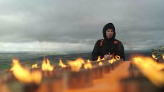 ¿Cuántas velas apagará el hombre pájaro español, con el aire que provoque a su paso?