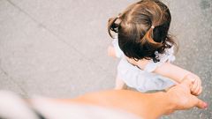El Tribunal Supremo estudia si las familias monoparentales tienen derecho a acumular dos prestaciones por maternidad