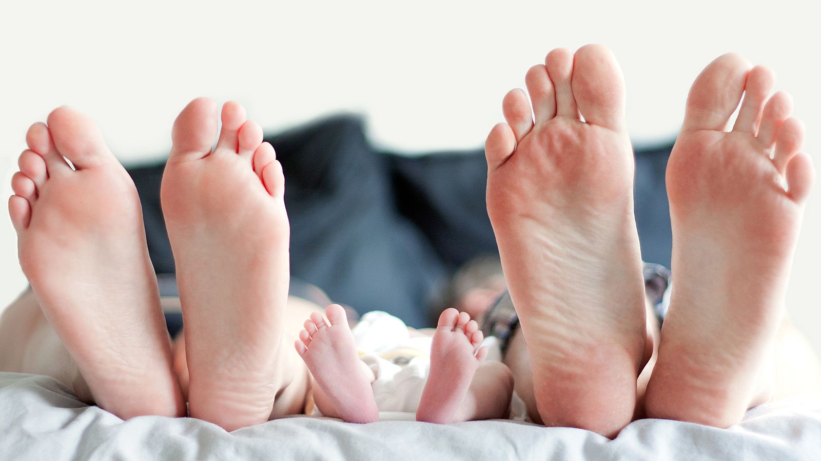 La fecundidad en España ha caído de los 2,8 hijos por mujer en 1976 a los 1,18 actuales.