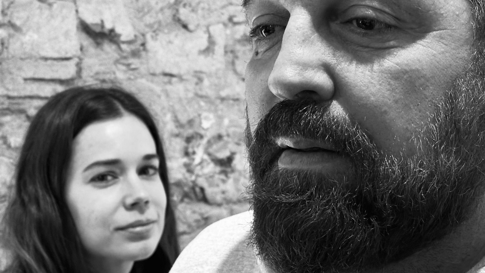 Laia Costa Y Hovik Keuchkerian en un ensayo