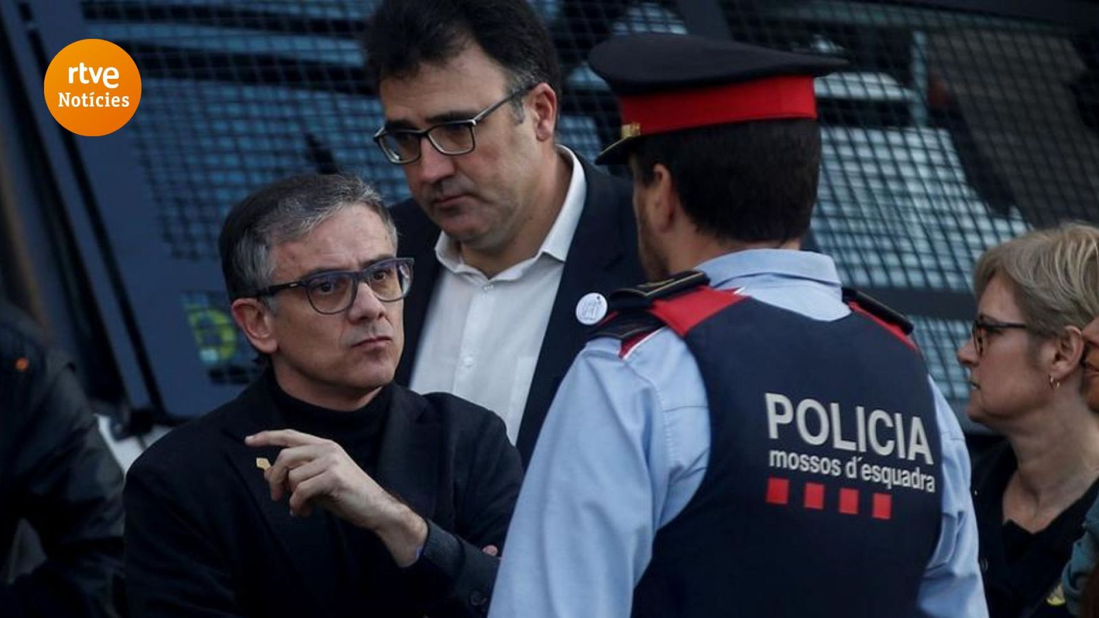 Josep Maria Jové i Lluís Salvadó durant el registre a la conselleria d'Economia