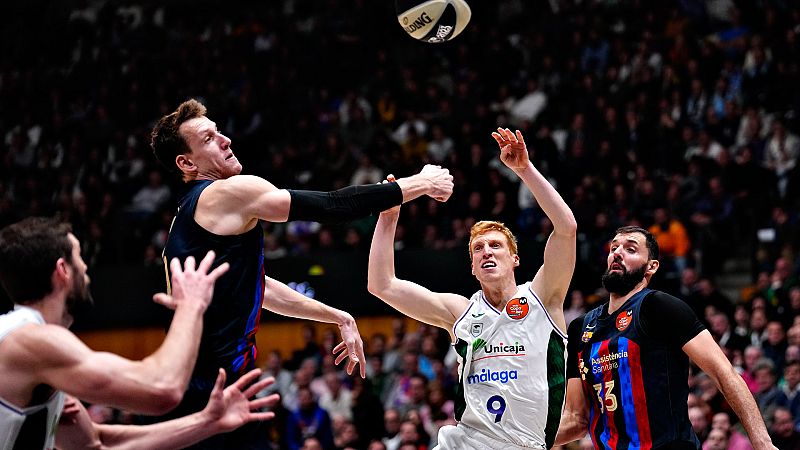 Unicaja da la sorpresa al tumbar al Bar�a y se medir� al Real Madrid en semifinales 