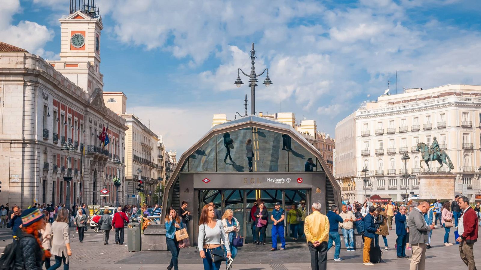 Día soleado en la Puerta del Sol