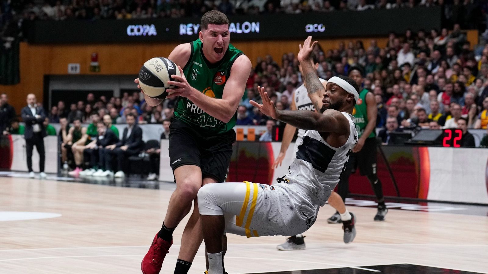 Joel Parra entra a canasta