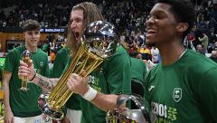 El 'matagigantes' Unicaja cierra su fin de semana histórico con su segunda Copa ante Tenerife (83-80)