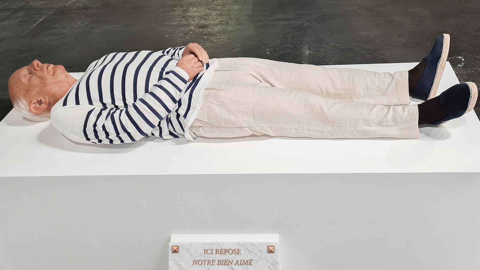 'Aquí reposa nuestro bien amado Pablo Ruiz Picasso', de Eugenio Merino.