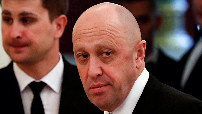 El jefe del grupo Wagner acusa a Rusia de "alta traición" por la falta de munición en el frente 