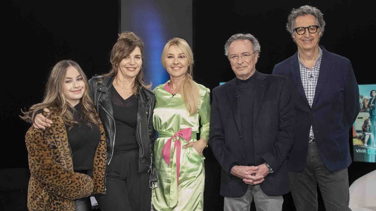 Mafalda Carbonell, María Ripoll, Cayetana Guillén Cuervo, Óscar Martínez y Gustavo Ferrada