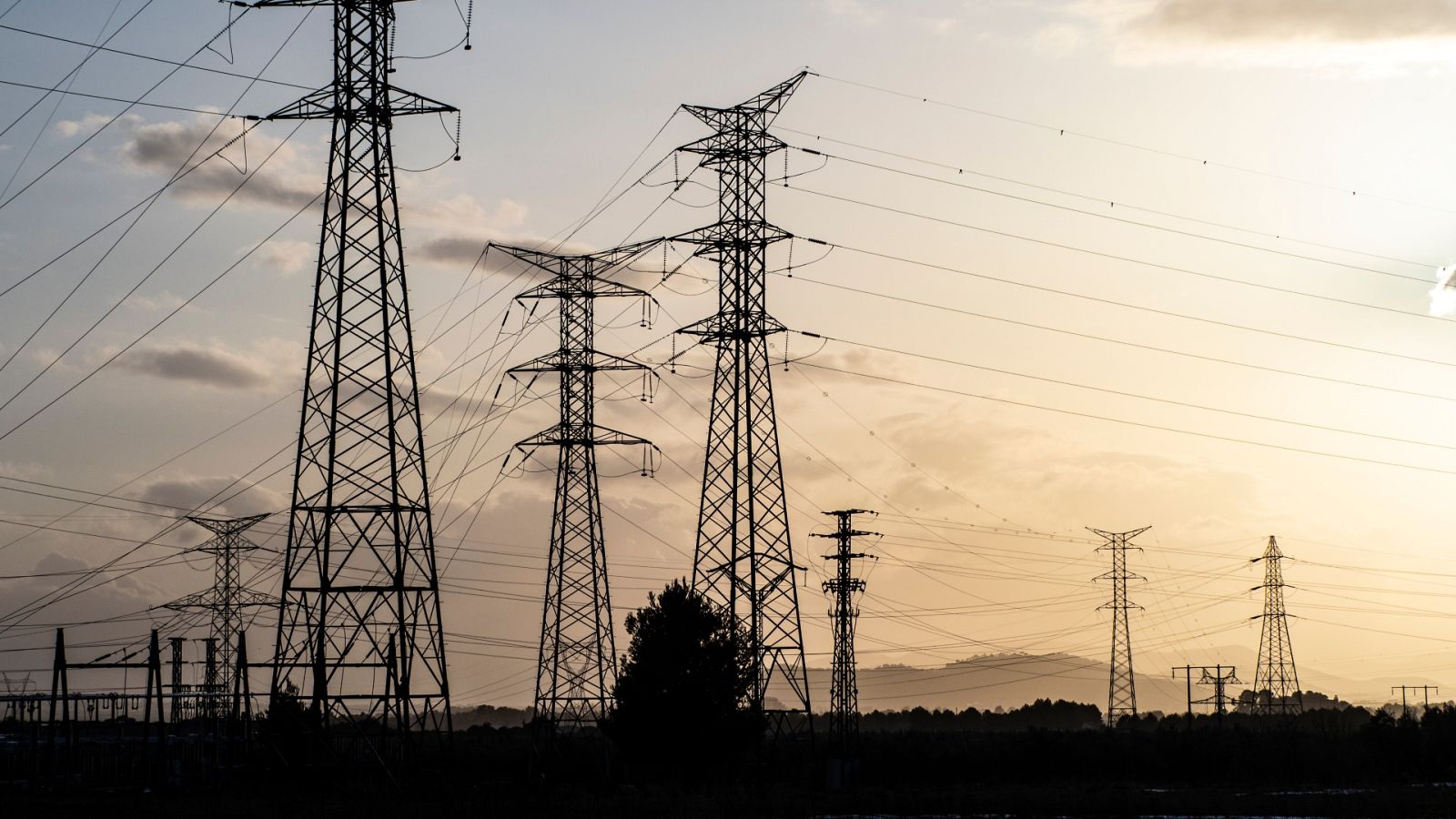 Torres eléctricas en Benejama, Alicante