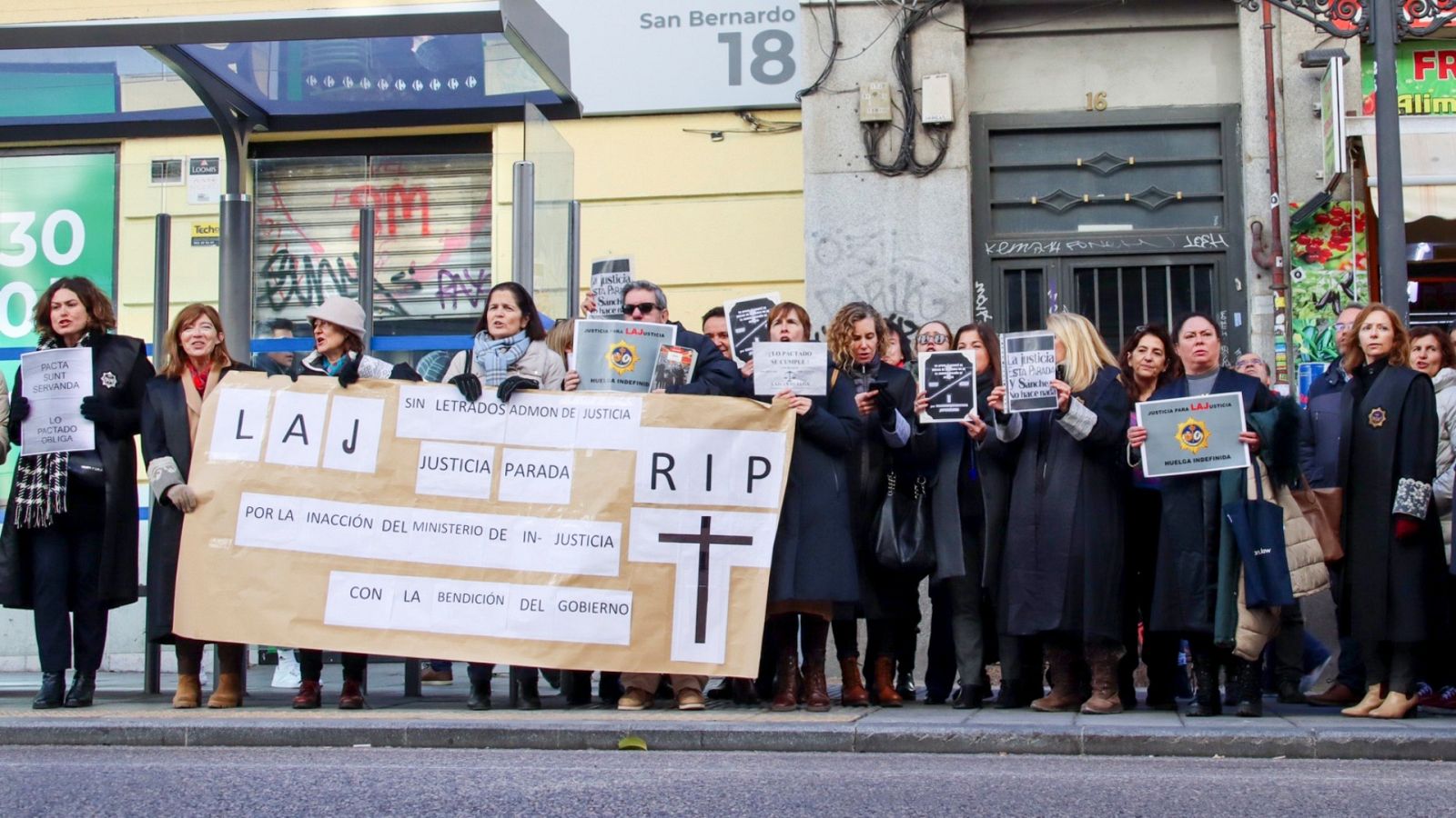 Concentración de letrados frente al Ministerio de Justicia en Madrid