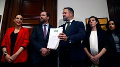 Vox presenta su moción de censura y acusa a Sánchez de "demoler" el Estado: "No podemos estar de brazos cruzados"