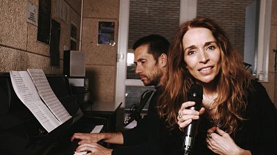 Natalia Calder�n compone la canci�n de 'Euroverm�' con los concursantes del Benidorm Fest