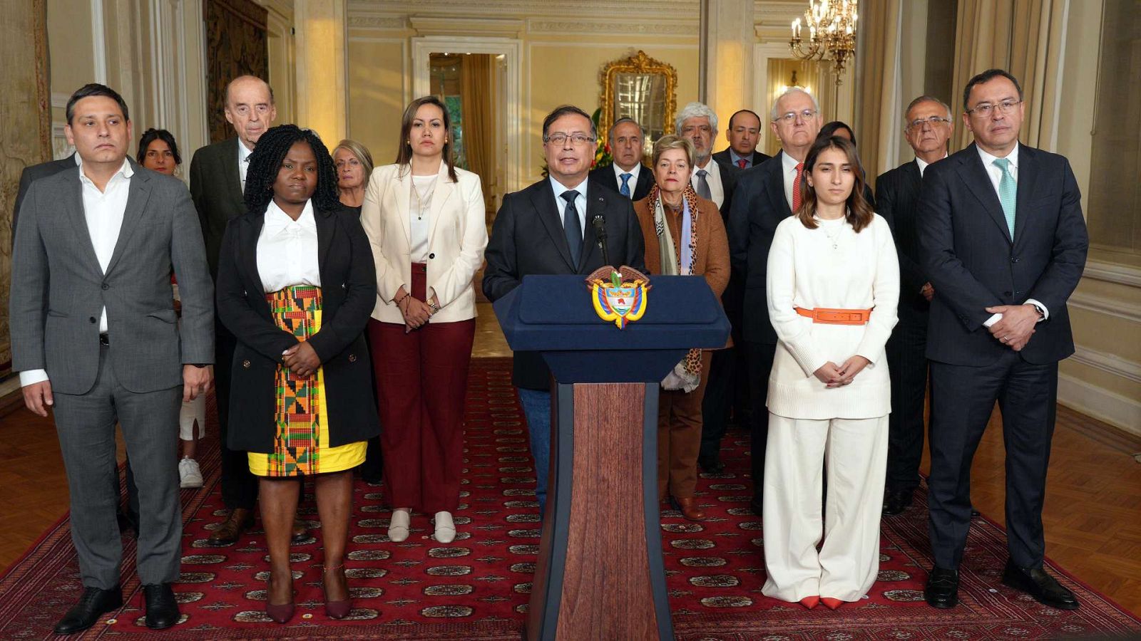 El presidente de Colombia, Gustavo Petro anuncia la salida de los ministros de Educación, Alejandro Gaviria; Cultura, Patricia Ariza, y Deporte, María Isabel Urrutia.