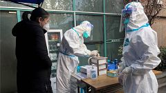 El FBI cree que la COVID fue causada "probablemente" por una fuga de laboratorio en Wuhan y China habla de "difamación"