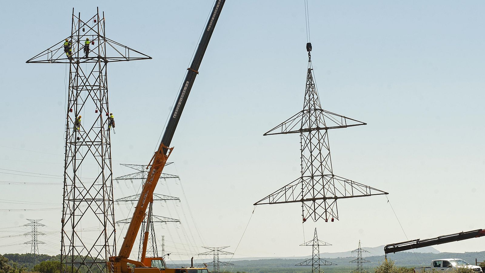 Imagen de archivo de la construcción de una instalación eléctrica