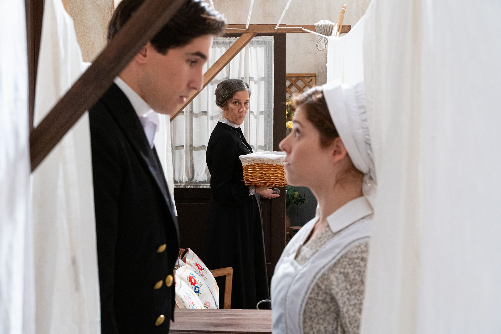 La Promesa: María Fernández y Salvador pillados por Petra